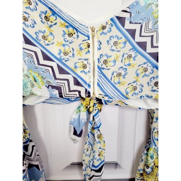 EUC AKIRA Floral Cropped Wrap Bell Sleeve Top - Small - Picture 8 of 13